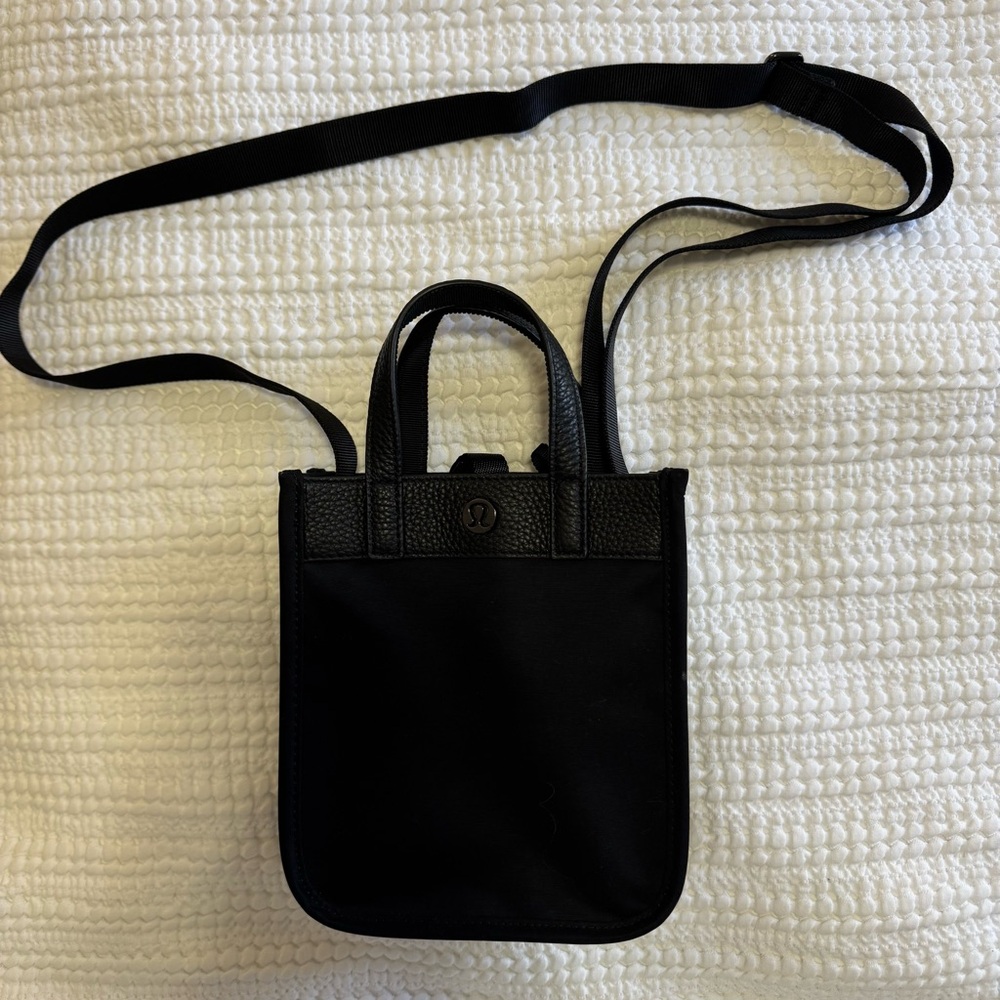 Lululemon Black Crossbody Bucket Bag